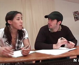 Ayakkabı maskeli bir adam tarafından kullanılan-oral amatör çekim video seks ve ağzına boşalmak