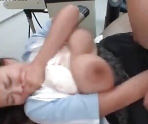 Küçük kız, gizli cekim tuvalet porno