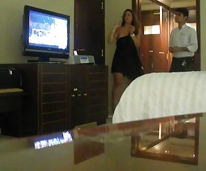 Sarışın büyük bir siyah ofiste gizli çekim porno horoz alır!